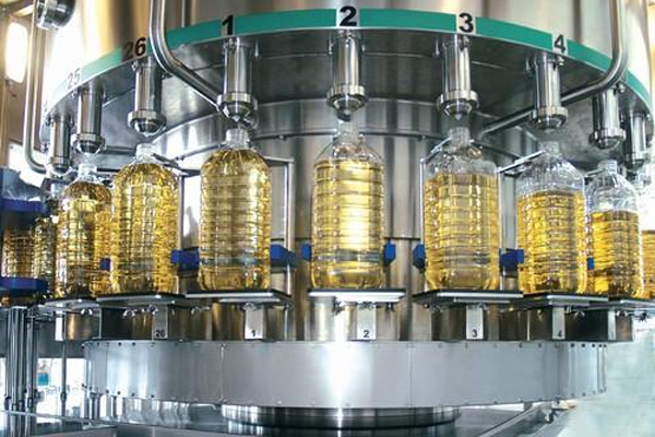 الطلب في سوق زيت الطعام يقود تطوير آلة تعبئة الزيت