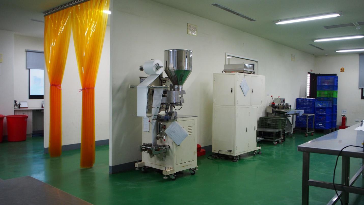 آلة تعبئة وختم الأكياس