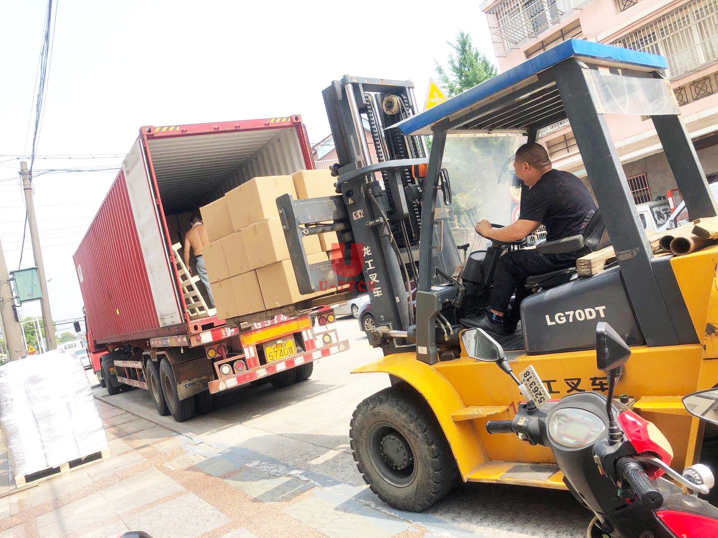 يتم إرسال 1600000 آلة صنع أقنعة الوجه ثلاثية الطبقات التي يمكن التخلص منها إلى المكسيك